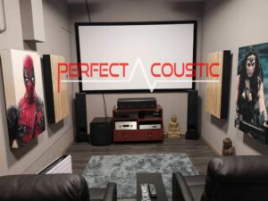 trykt akustisk panel på sofaen (3)